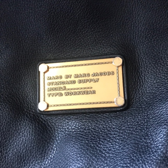 Marc Jacobs black leather purse